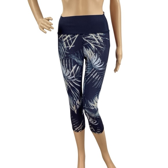 GapFit Sculpt Compression Palm Print Capri Leggings Size M - Picture 1 of 7